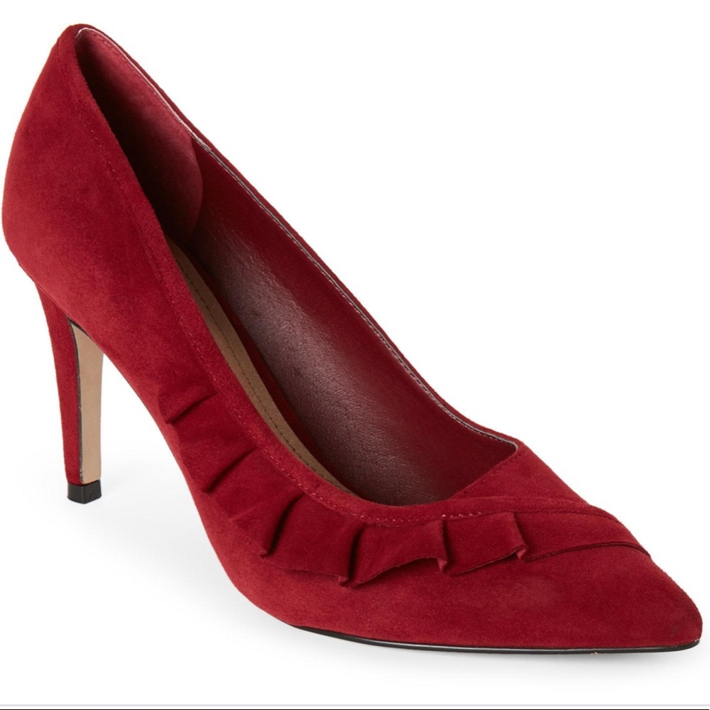 Tahari Crimson Banter Pointed Toe Pumps, SIZE 8